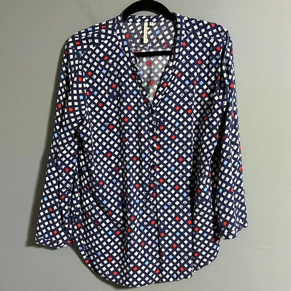 Grand & Greene lightweight rayon top size medium 3/4 button front